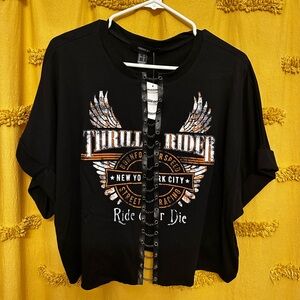 Graphic tee w/ chains